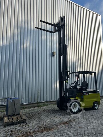 Négykerekű targoncá CLARK EPX32i
