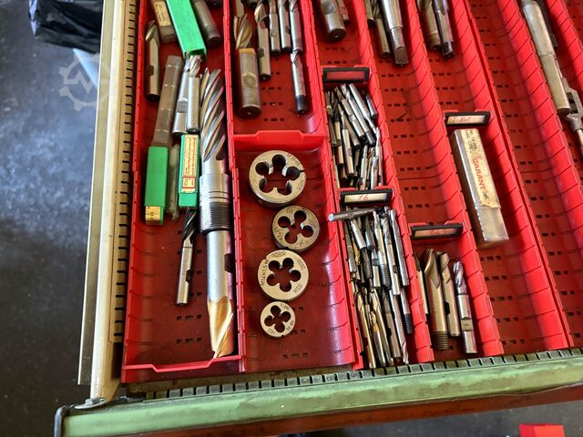 Armadio a cassetti per officina con contenuto KIND nan