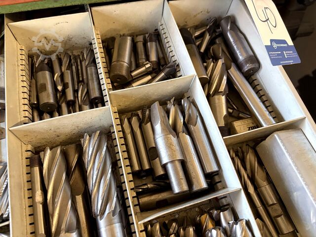 Armadio a cassetti per officina con contenuto KIND nan