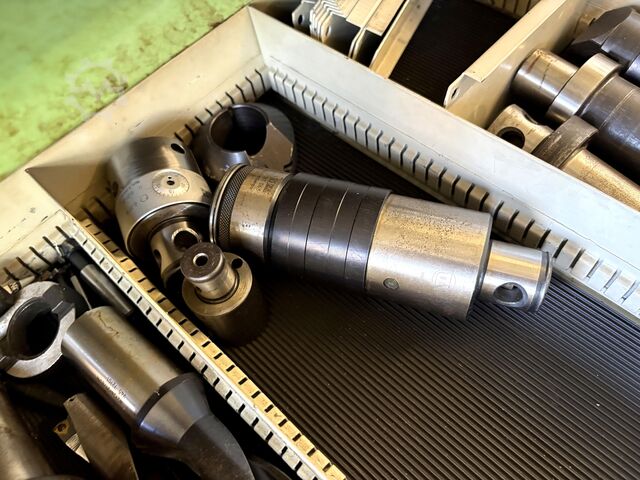 Armadio a cassetti per officina con contenuto KIND nan