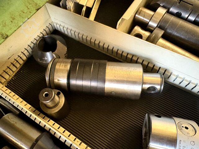 Armadio a cassetti per officina con contenuto KIND nan