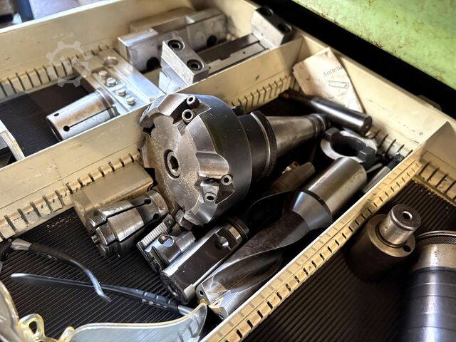 Armadio a cassetti per officina con contenuto KIND nan