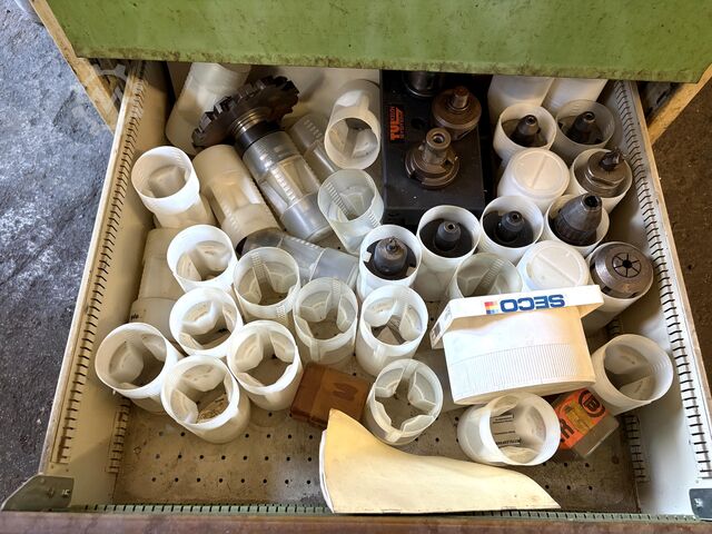 Armadio a cassetti per officina con contenuto KIND nan