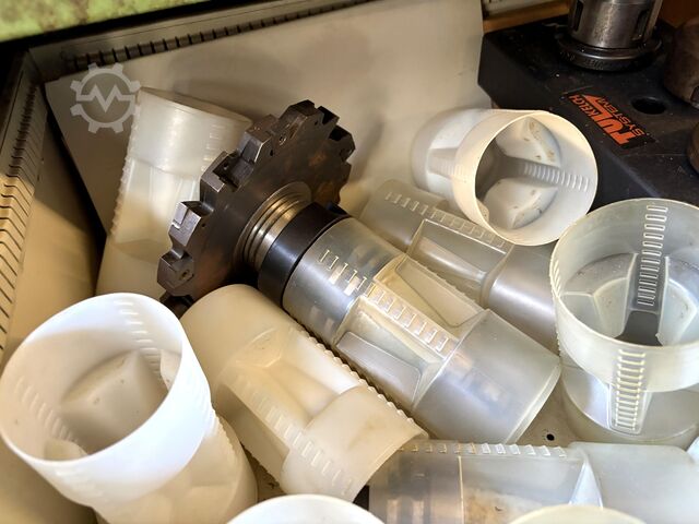 Armadio a cassetti per officina con contenuto KIND nan