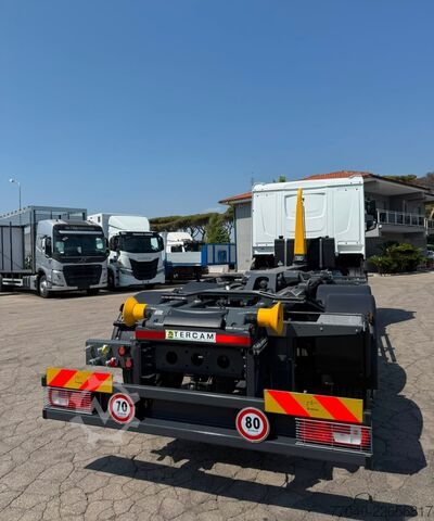 Haakarm vrachtwagen DAF XF 530 FAN con scarrabile GUIMATRAG 26 t