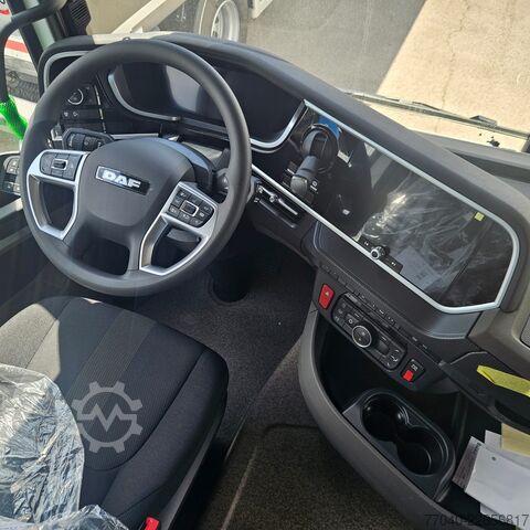 Haakarm vrachtwagen DAF XF 530 FAN con scarrabile GUIMATRAG 26 t