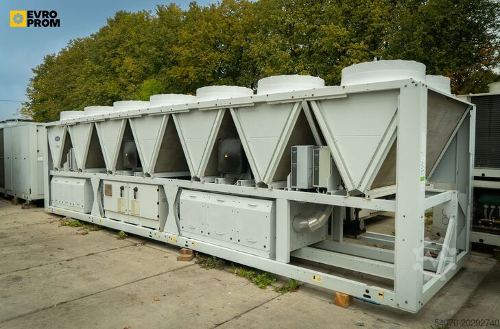 Kylare Used Aircooled chiller CARRIER 30XB 0900 0041 890 kW. 2020 yom