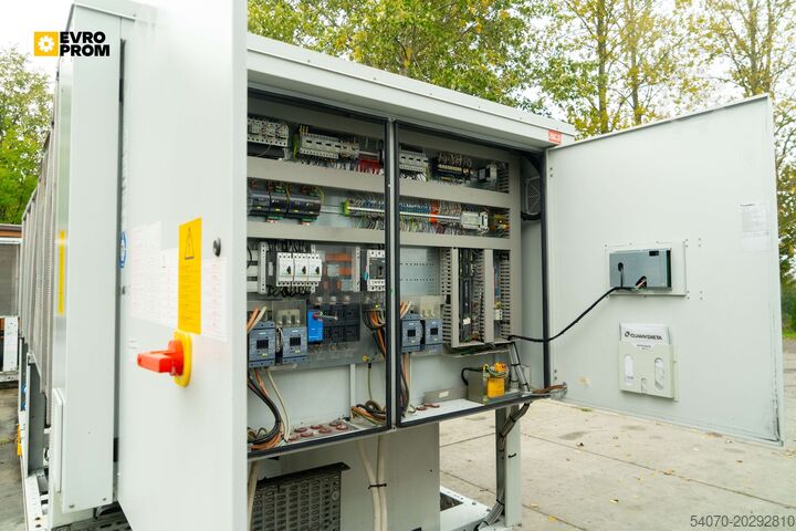 Chiller/pompă de căldură Used Aircooled chiller CLIMAVENETA FOCS N LN CA 2622 564kW/586kW  2015 yom