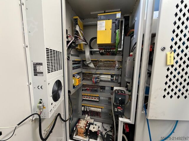 Centru vertical de prelucrare Akira Seiki 4.5 XP