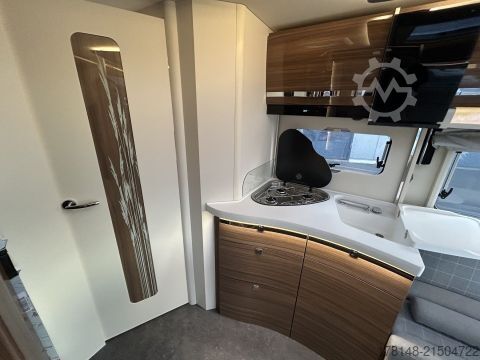 Yarı entegre karavan Eura Mobil Contura 766 EF