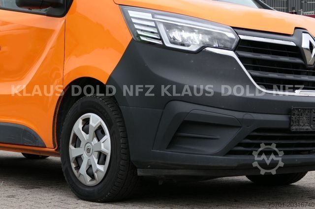 Kleinbus RENAULT Trafic Combi 9-Sitze Unfallschaden