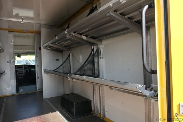 Vrachtwagen met bakwagen iveco Daily 35 S11 C30C AUTOMATIK KAMERA Regale LUFT DURCHGANG EURO-5 CoC