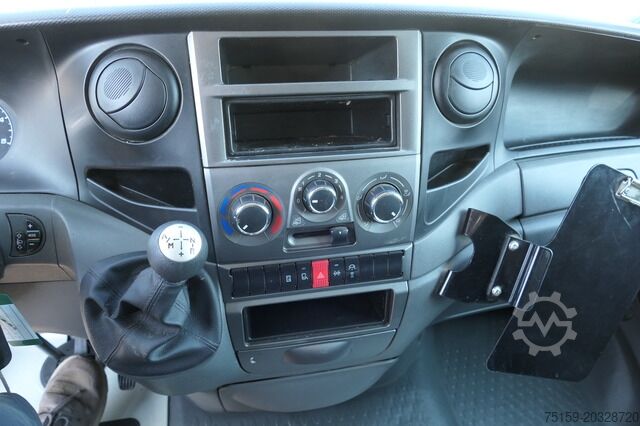 Vrachtwagen met bakwagen iveco Daily 35 S11 C30C AUTOMATIK KAMERA Regale LUFT DURCHGANG EURO-5 CoC