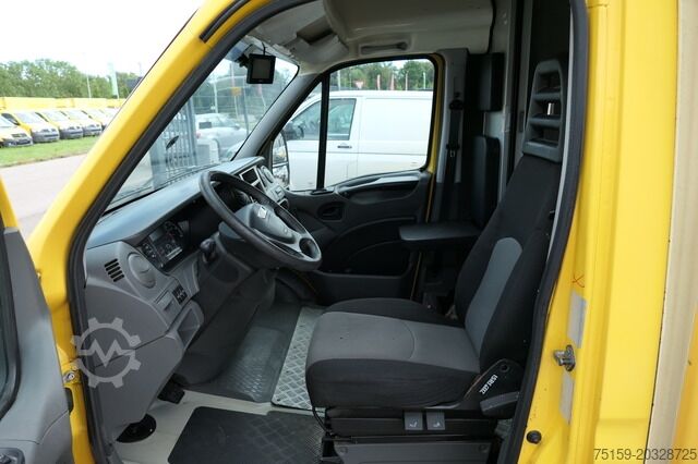 Vrachtwagen met bakwagen iveco Daily 35 S11 C30C AUTOMATIK KAMERA Regale LUFT DURCHGANG EURO-5 CoC