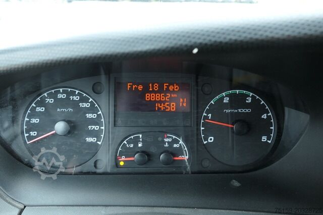 Vrachtwagen met bakwagen iveco Daily 35 S11 C30C AUTOMATIK KAMERA Regale LUFT DURCHGANG EURO-5 CoC