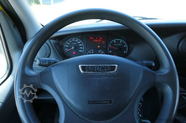 Vrachtwagen met bakwagen iveco Daily 35 S11 C30C AUTOMATIK KAMERA Regale LUFT DURCHGANG EURO-5 CoC