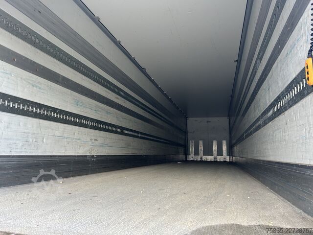 Box body Krone Cool Liner / IsoBox - Damage - Schaden / Loadli...