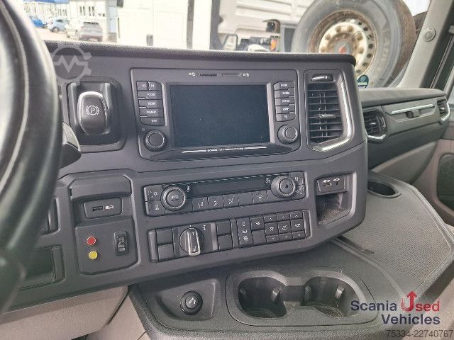 Chassi de caminhão Scania P 320 B4x2LB - Glasaufbau!!! mit HIAB 138 ES-3 Kra
