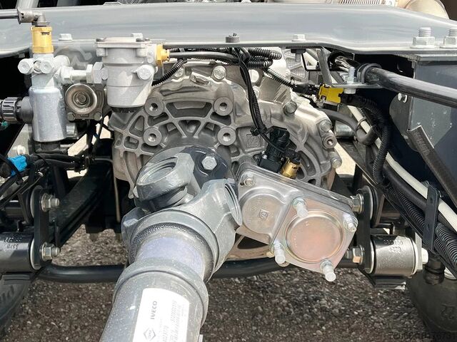 Alváz vezetőfülkével Iveco EuroCargo 150 Chassis Cabin RHD