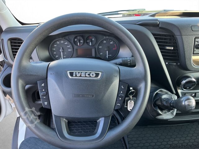 Vrachtwagen met bakwagen IVECO Daily Koffer LBW Klima