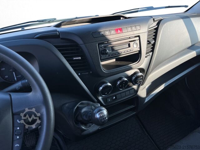 Vrachtwagen met bakwagen IVECO Daily Koffer LBW Klima