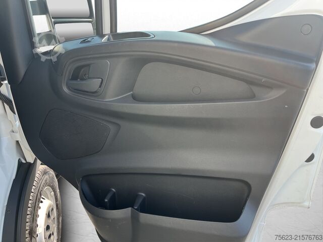 Vrachtwagen met bakwagen IVECO Daily Koffer LBW Klima