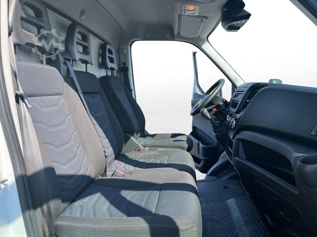 Vrachtwagen met bakwagen IVECO Daily Koffer LBW Klima