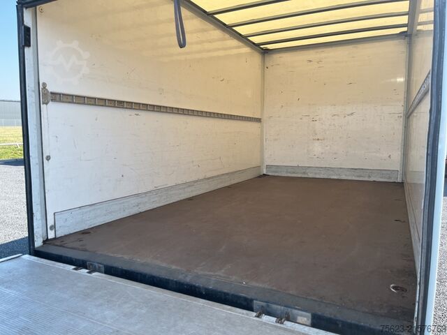 Vrachtwagen met bakwagen IVECO Daily Koffer LBW Klima