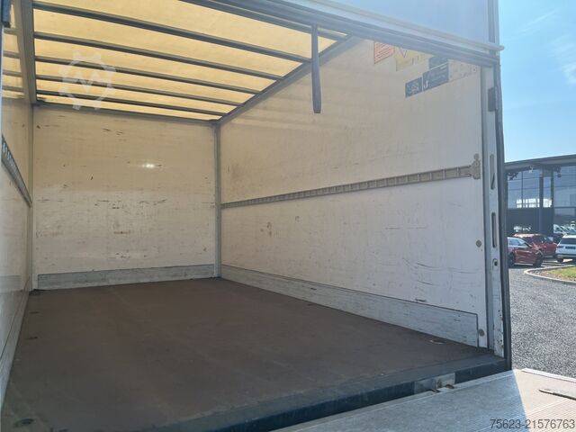 Vrachtwagen met bakwagen IVECO Daily Koffer LBW Klima