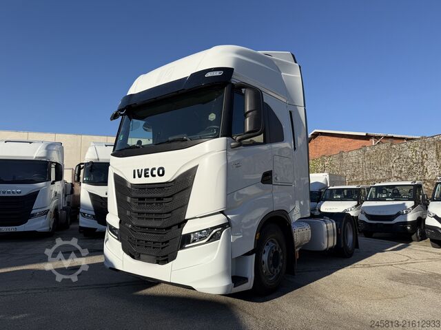 Standard nyergesvontató Iveco SWAY 490