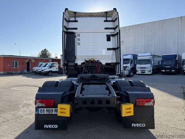 Standard nyergesvontató Iveco SWAY 490