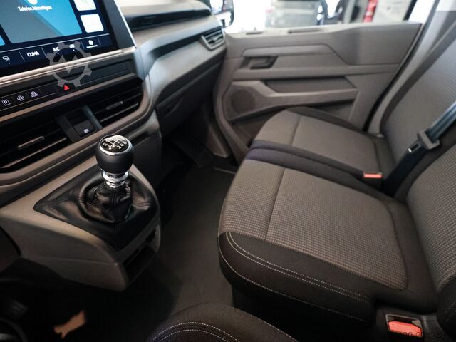 Panelová dodávka VW Transporter Kastenwagen mit L-Trennwand AHK