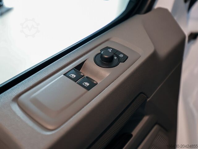 Panelová dodávka VW Transporter Kastenwagen mit L-Trennwand AHK
