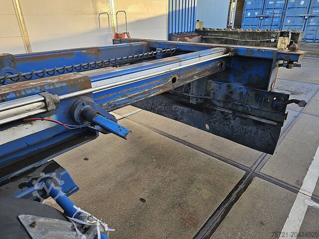 Containertransport RENDERS ROC 16.27CC