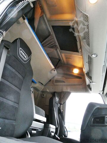 Szabványos közúti nyergesvontató Iveco Stralis AS460