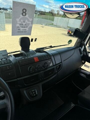 Autocarro con pianale e telone Iveco Eurocargo 120-220P