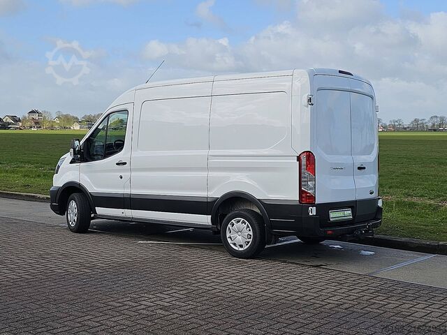 High-roof van FORD TRANSIT 2.0 L2H2 Euro6 Trekhaak!