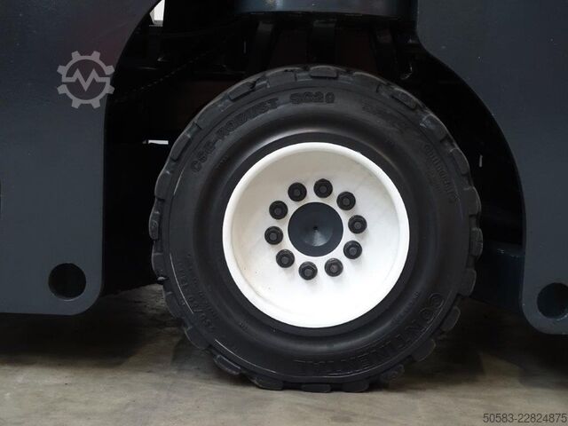 Firevejs sidelæsser Combilift C3000