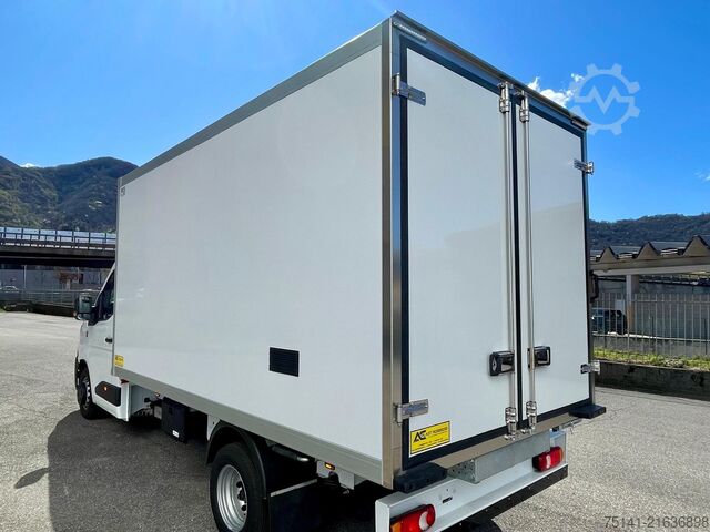 8 EPAL refrigerated insulated van Renault Master 170.35