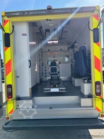 Ambulance Mercedes-Benz Sprinter 519 **EURO 5-V6-AIRCO-BELGIAN ORIGINE**