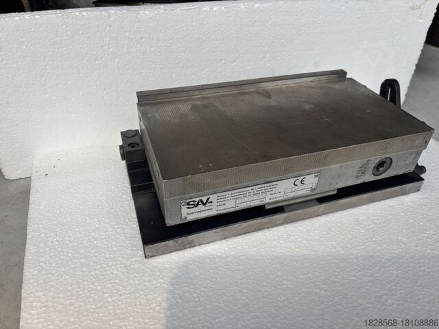 Blech-Entgratungsmaschine SAV Spannsysteme