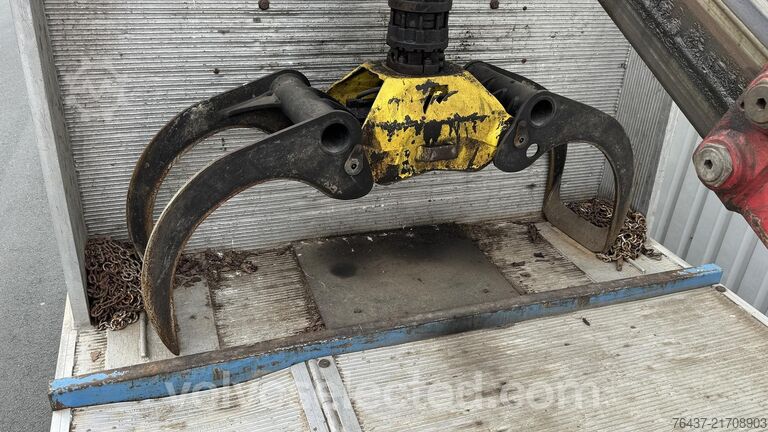 Přepravník dřeva Volvo FH16