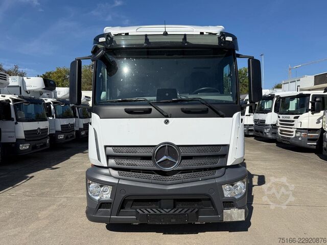 Camion caisson MERCEDES-BENZ ACTROS 2532 L Koffer 8,50 m LBW 2 T*ORIGINAL KM