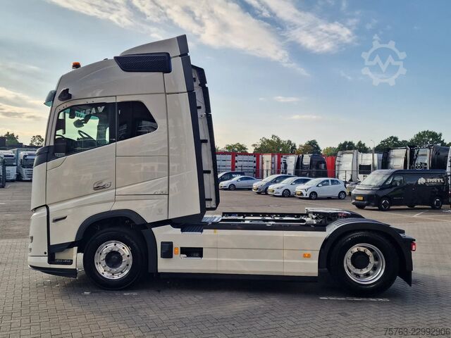 Volvo FH 16.700 Globetrotter 4x2 - NOWY - Retarder - Klimatyzacja postojowa - Aluminiowe felgi - Kam Volvo FH 16.700 Globetrotter 4x2 - NEW - Retarder - I...