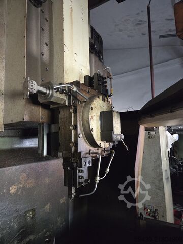 Verticale draaimachine met revolverkop TOS Hulín SKI 8 CNC