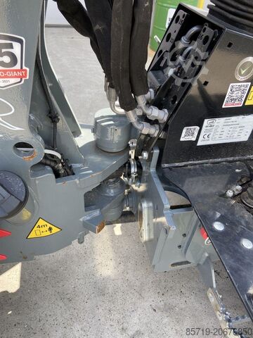 Nakladač GiANT G2700 Xtra HD (6436)