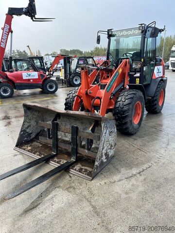 Loader Kubota R070 (6678)