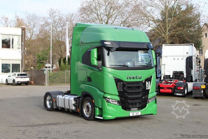 Volume tractor unit Iveco S-Way 510 Retarder Alufelgen Navi 2 x Kühlbox