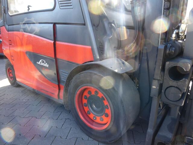 Stivuitor electric cu 4 roți Linde E40HL-01/600