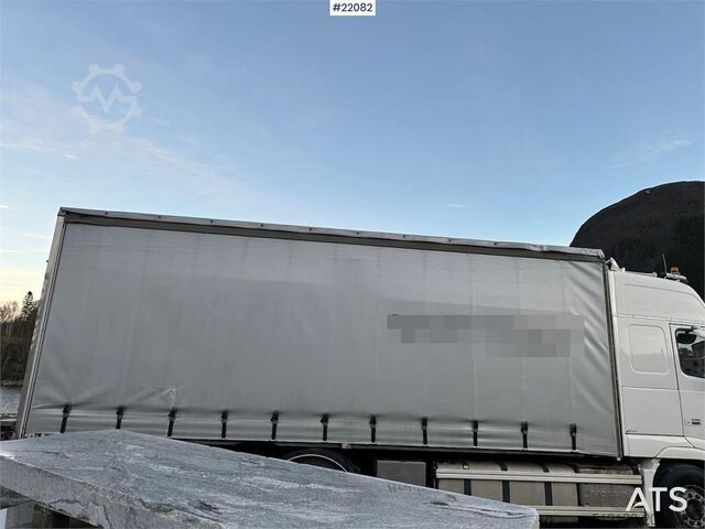 Box body Volvo FH16 700 Tandem Box Truck with Lift and Onspot